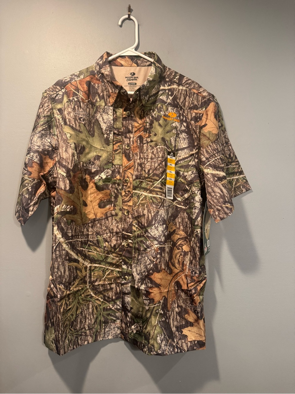 *Mossy Oak Men's Short-Sleeve Camo Button-Down Shirt - Green & Brown